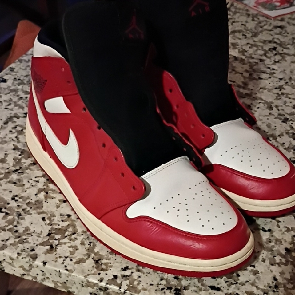 Nike Men's Red and White Sneakers